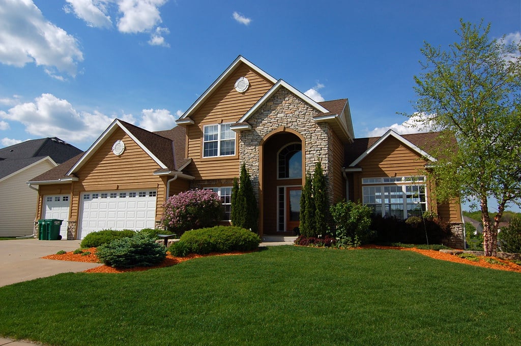 Professional exterior house painting by KD Painting in Bloomington, Minnesota